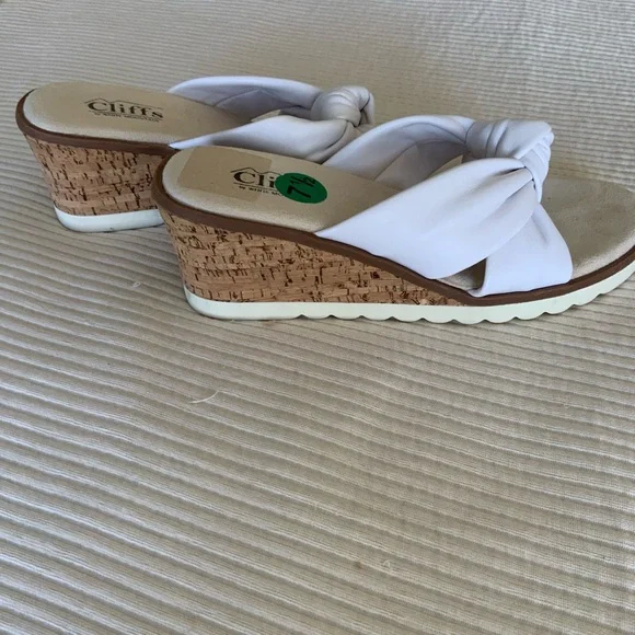 Cliffs by WHITE MOUNTAIN White Sandals with Knotted Design - Picture 3 of 5